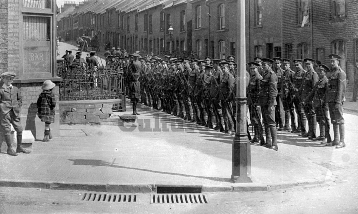 Soldiers on Salisbury Road Luton in World War 1