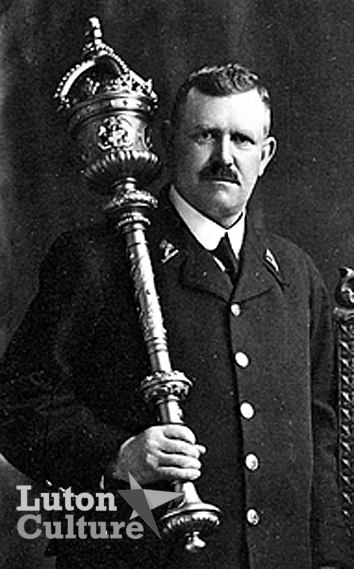 Macebearer Frederick James Rignall (photo: Thurston)